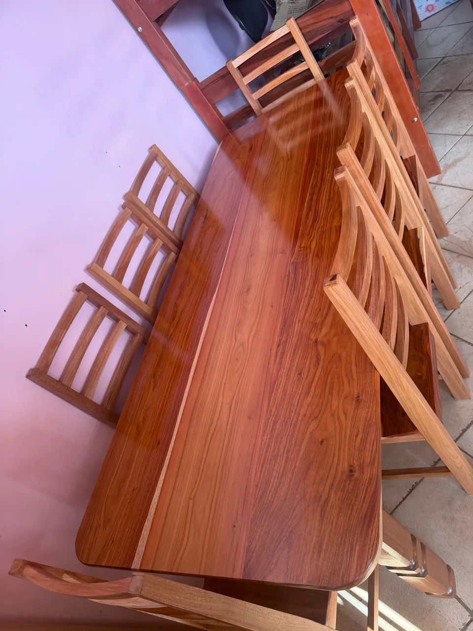 Mesa 8 cadeiras pernas torneadas nova em madeira 