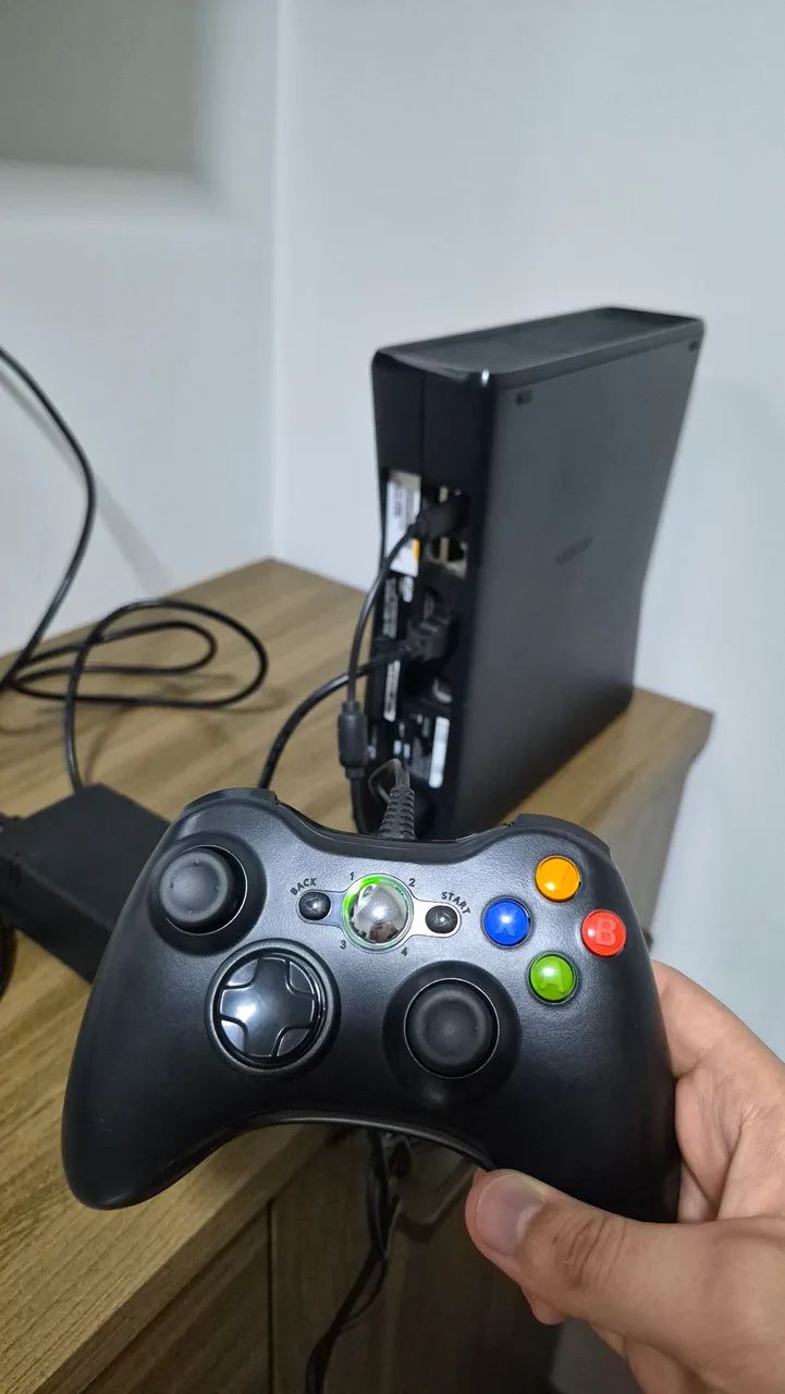 Xbox 360 Slim + 32 Jogos (GTA V, Red Dead, COD) - Foto 2