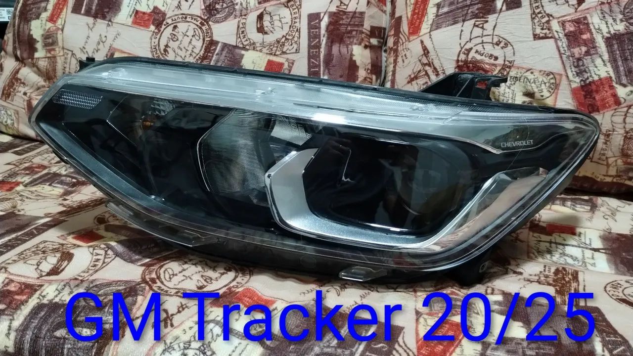 Par de farol GM Tracker 20/25 direito/ esquerdo 
