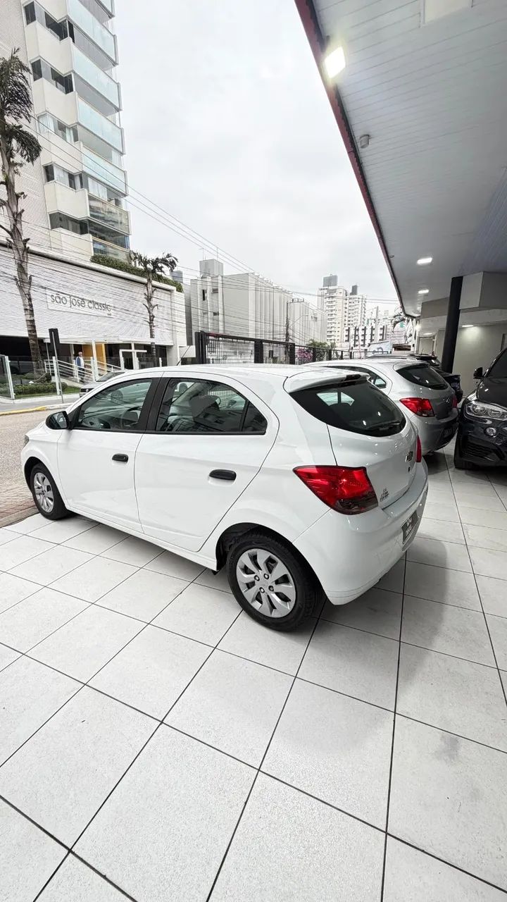 Chevrolet Onix JOY Hatch 1.0 8V Flex Mec. 4P 2019 - Foto 4