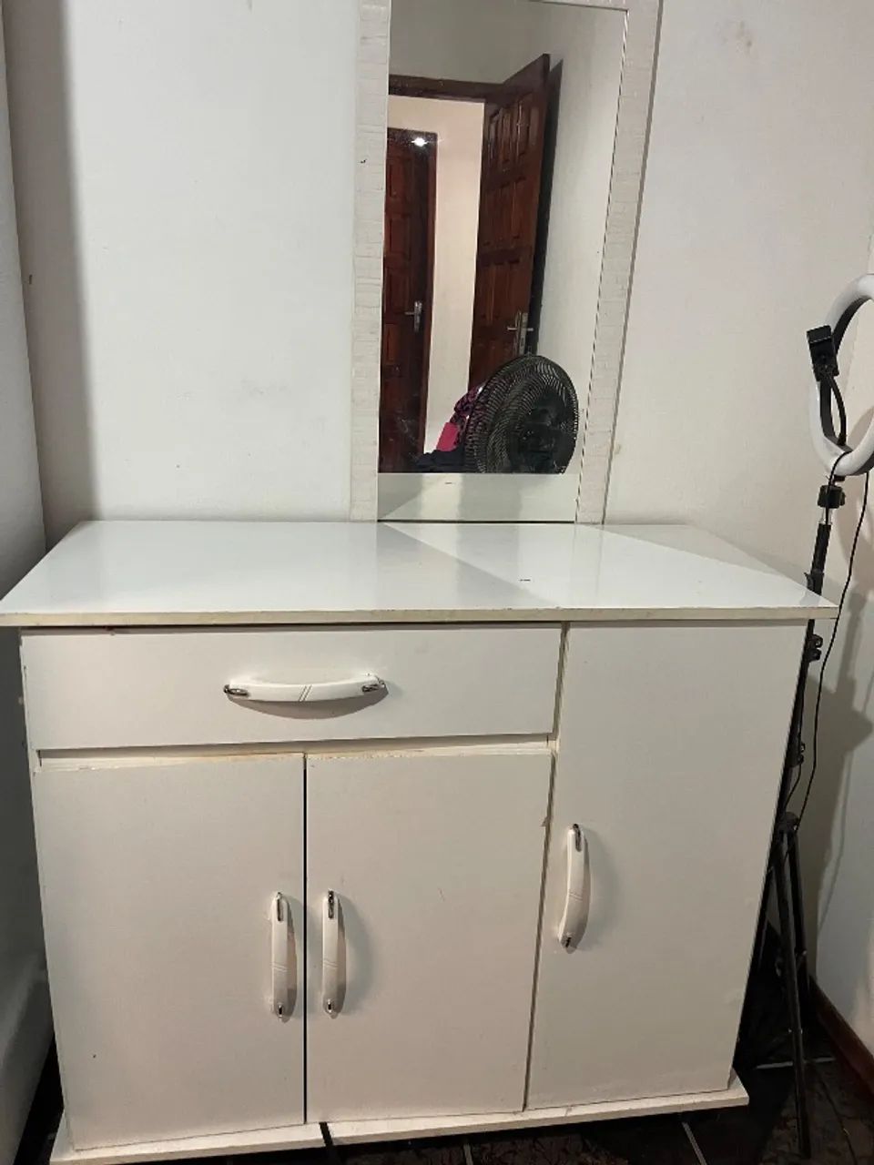Cômoda e espelho