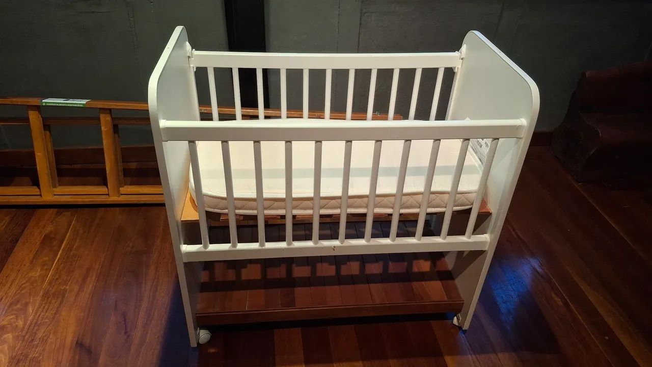 Mini berço com madeira maciça 
