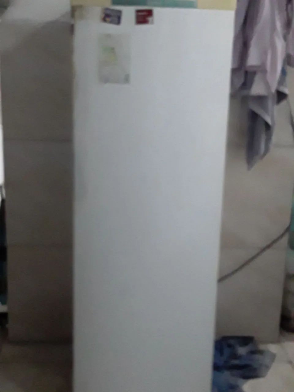 Vendo geladeira pequena 