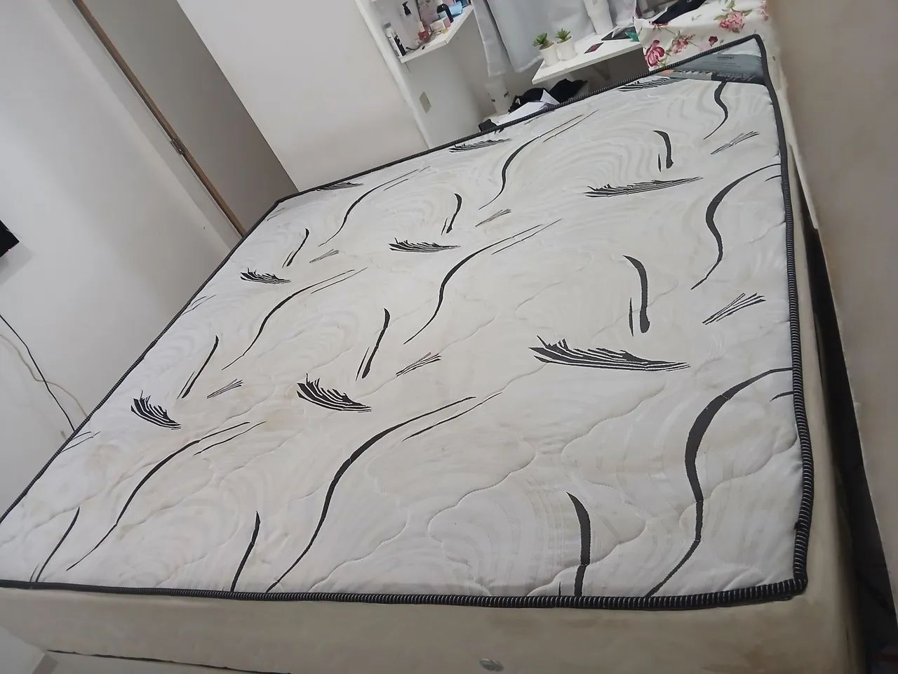 Cama box bom estado, 1.93 X 2mts 