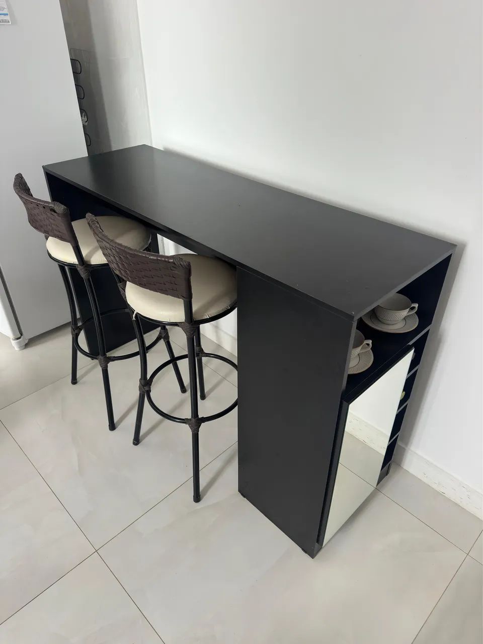 Vende-se bancada/balcao, mesa com adega com ou sem cadeira - Foto 4