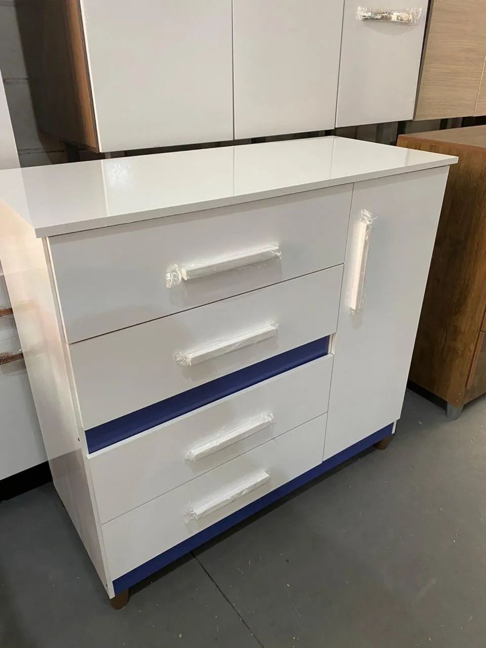 Cômoda com 4 gavetas  - Foto 3