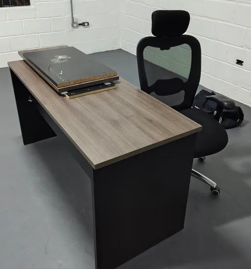Mesa de escritório + cadeira 
