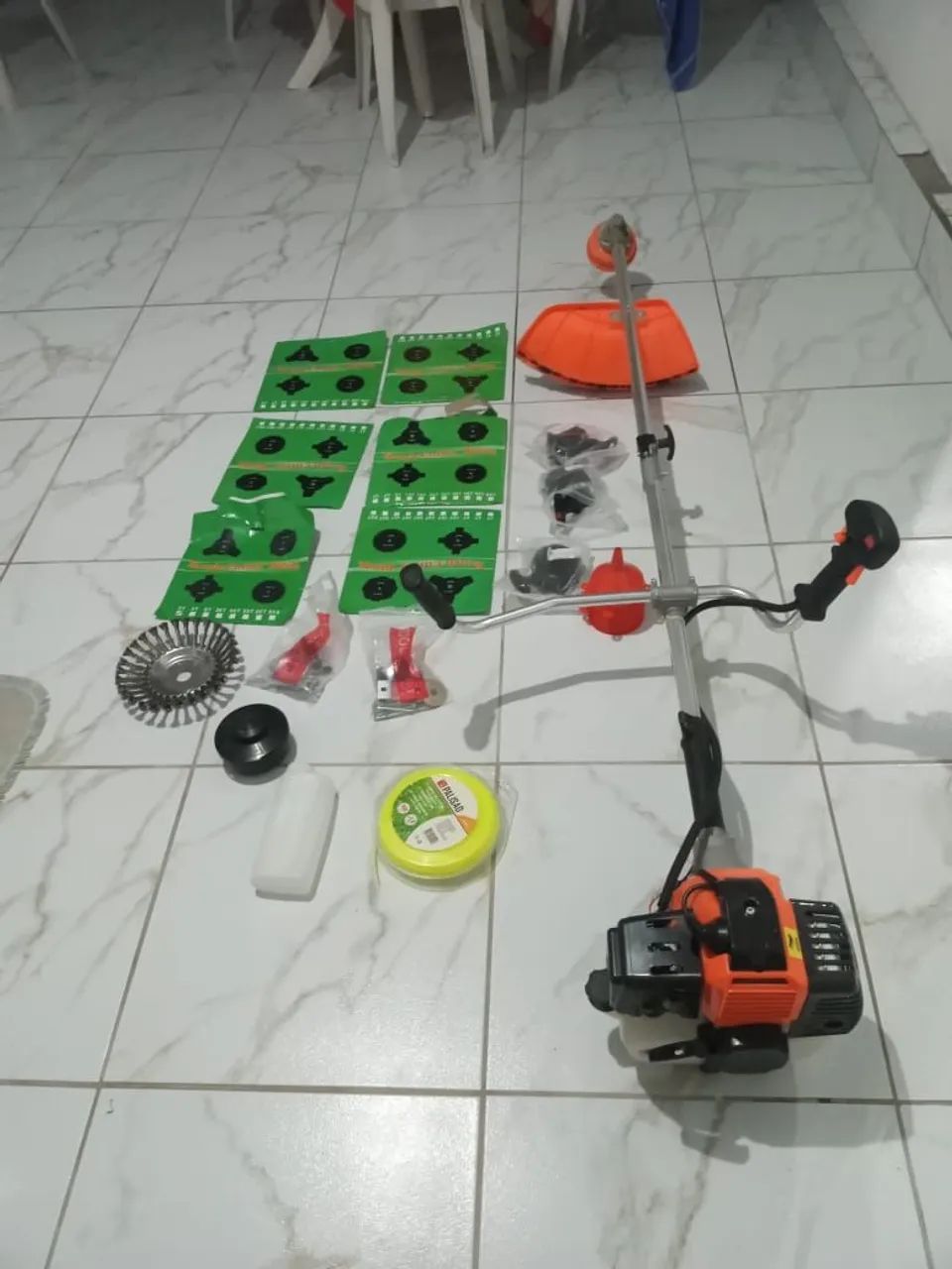 Roçadeira profissional com acessorios - Foto 5