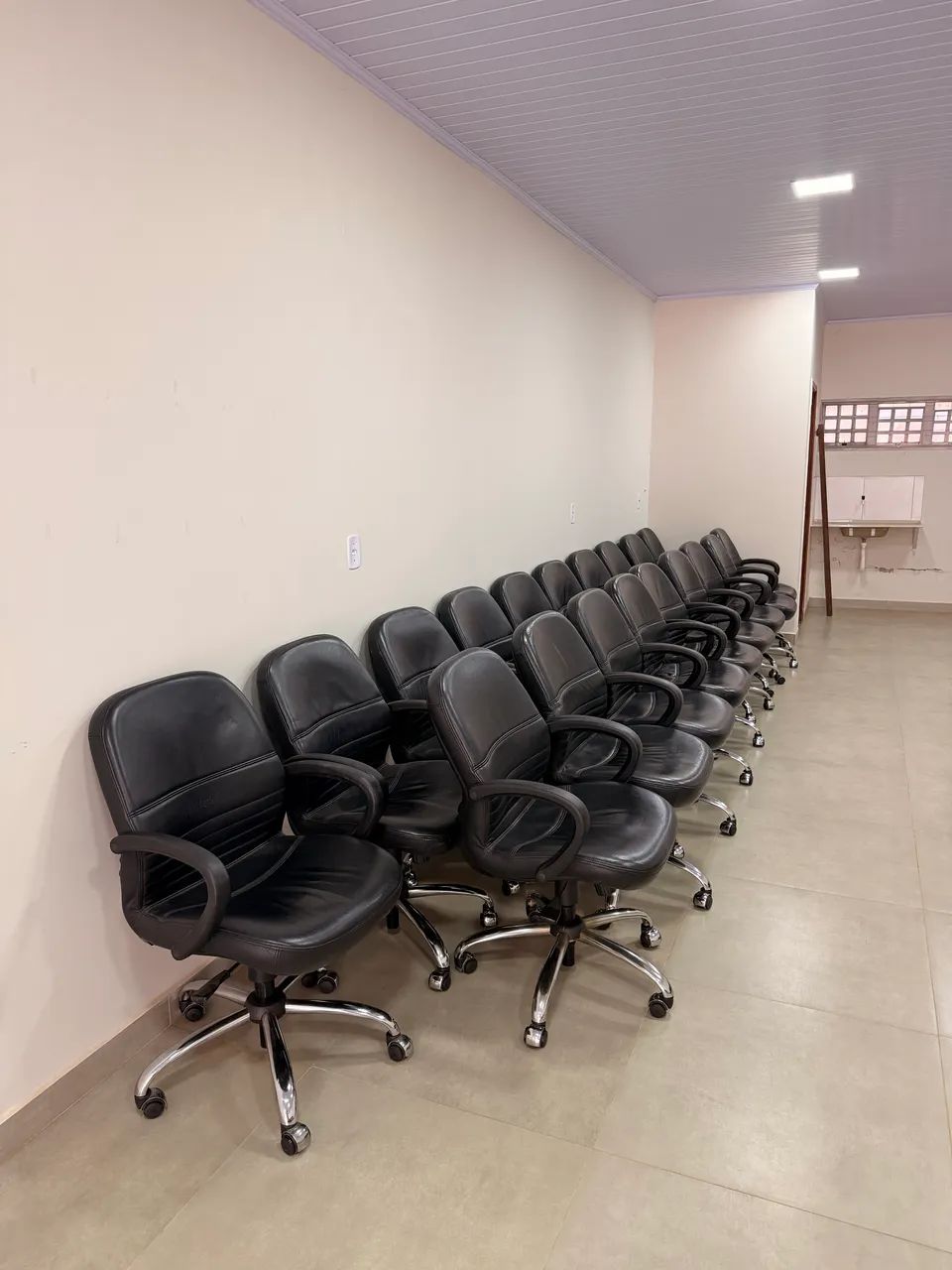 Cadeiras para escritório MARELLI - semi nova  - Foto 3