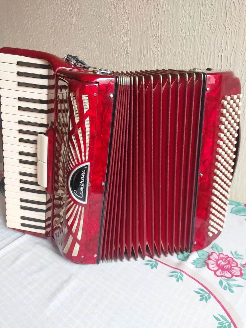 Acordeon Camerano 120 baixos.