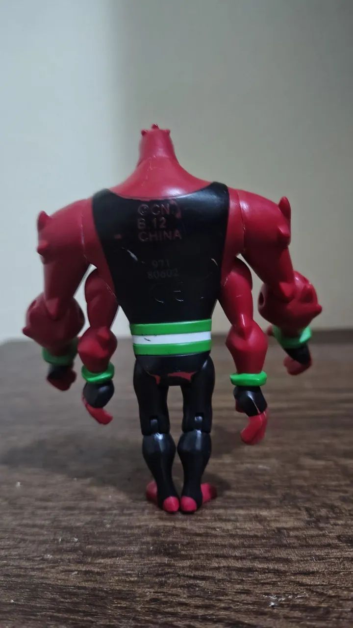 Quatro Braços Ben 10 Omniverse Bandai Usado  - Foto 2