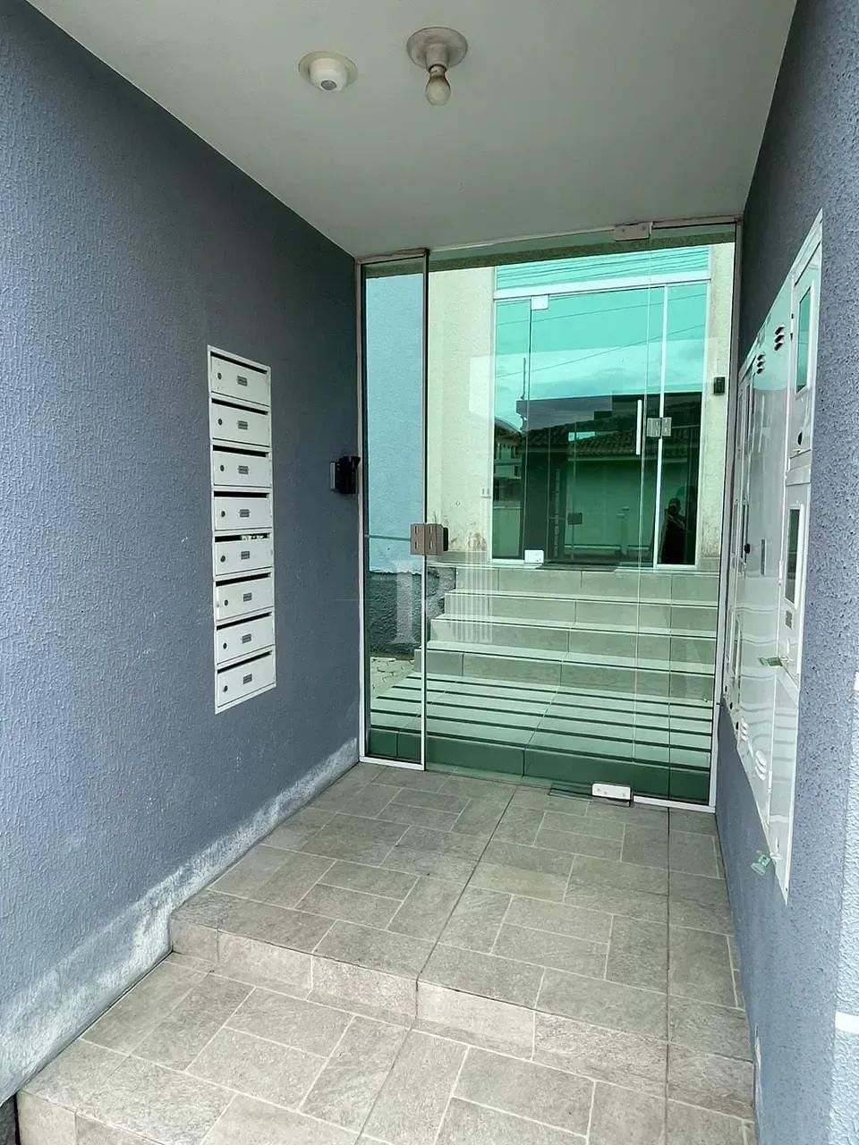 Apartamento semi mobiliado para locação com 02 dormitórios, vaga de garagem e churrasqueir - Foto 2