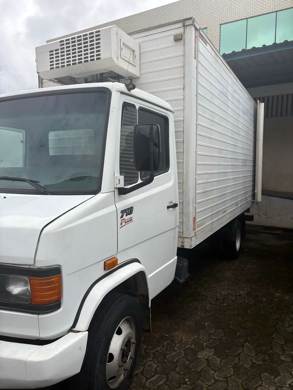 Caminhão 710  Plus  - Foto 2