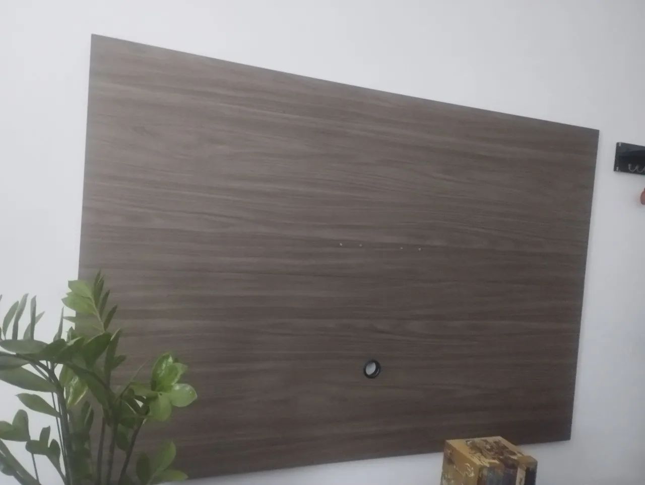 Painel para tv em mdf, produto usado