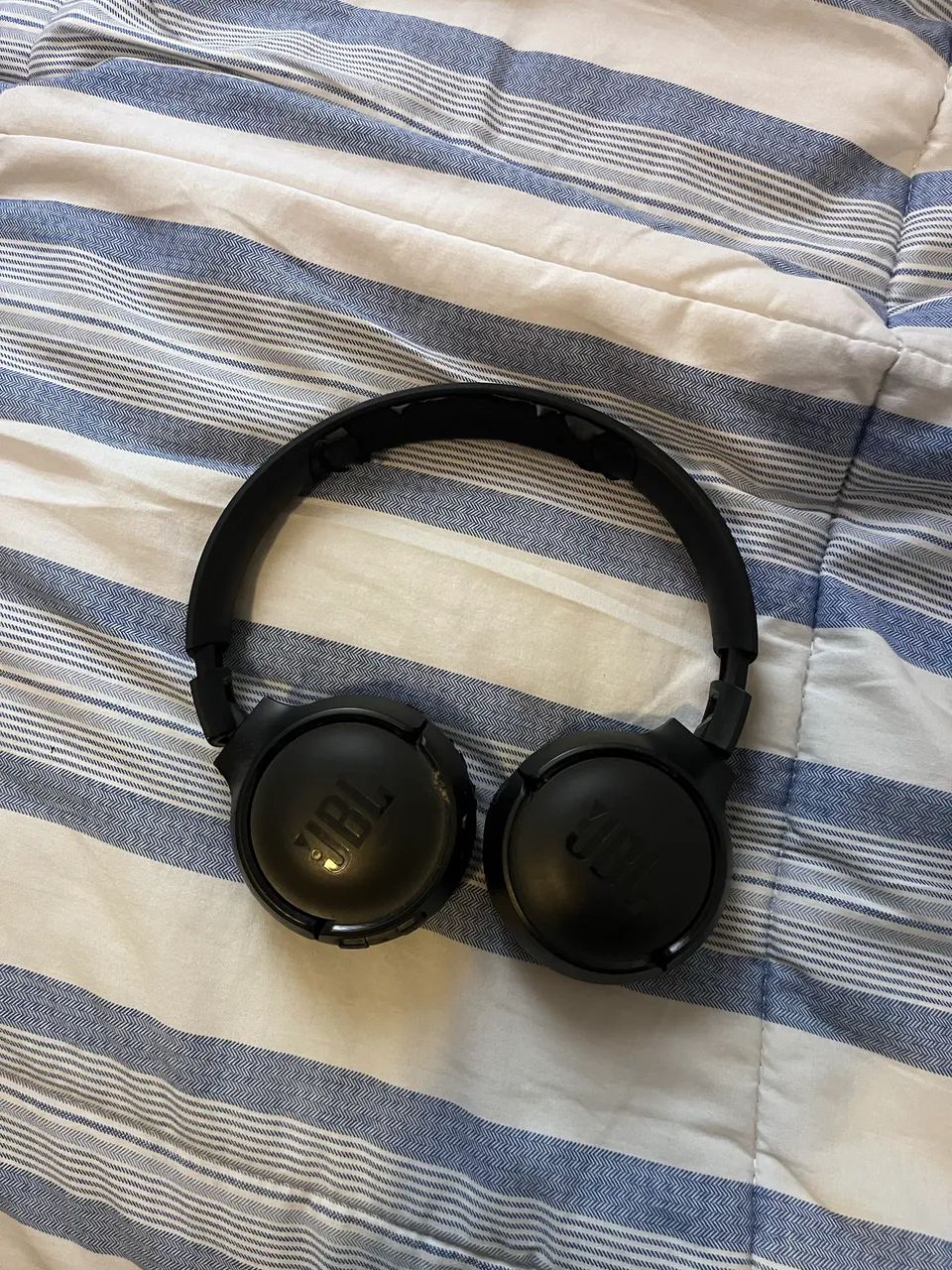 fone de ouvido bluetooth JBL preto 