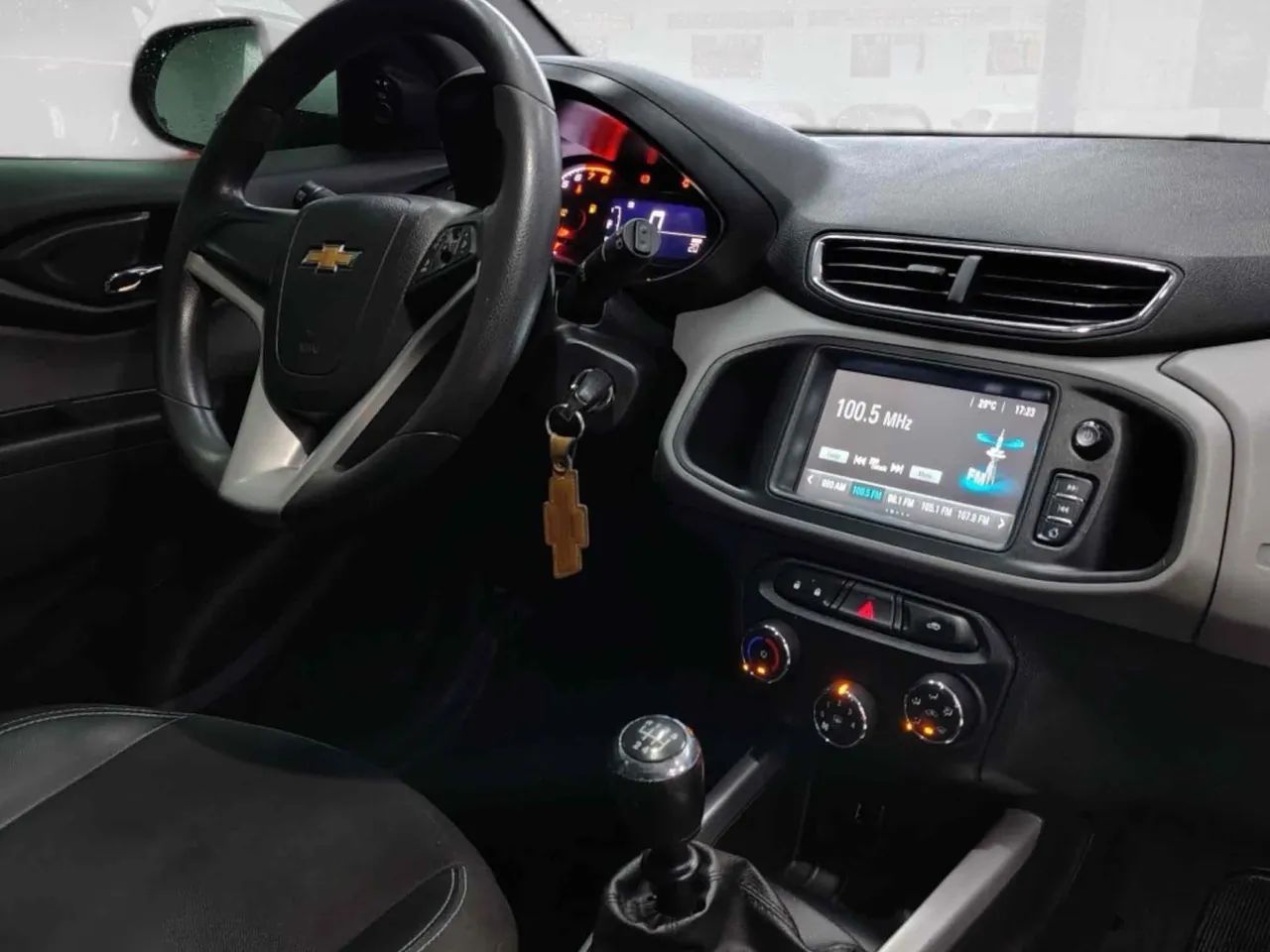 Chevrolet Onix Hatch LT 1.0 8V Flex Mec. 4P 2019 - Foto 6