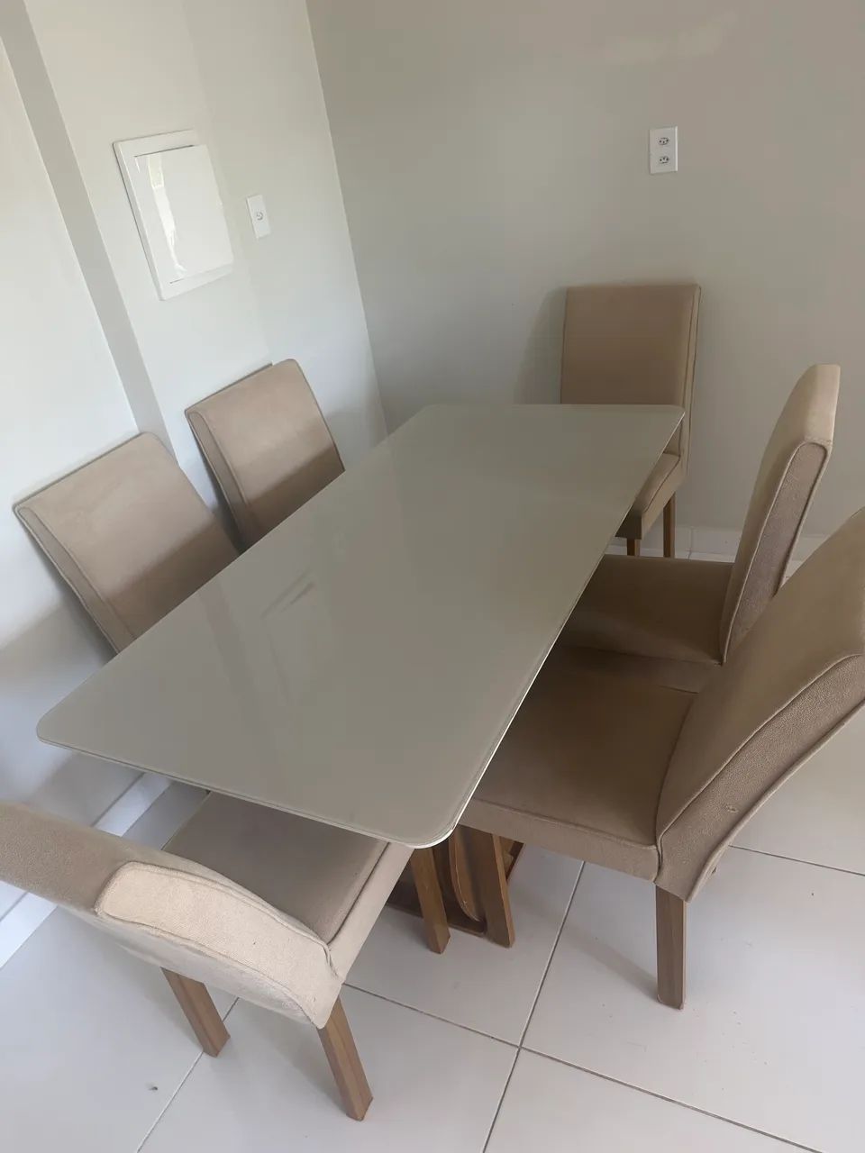 Mesa com 6 cadeiras