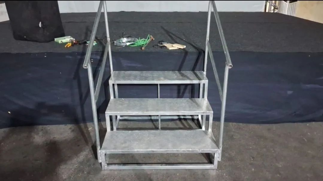 Toldo Retrátil, disciplinador, escada para palco - Foto 3