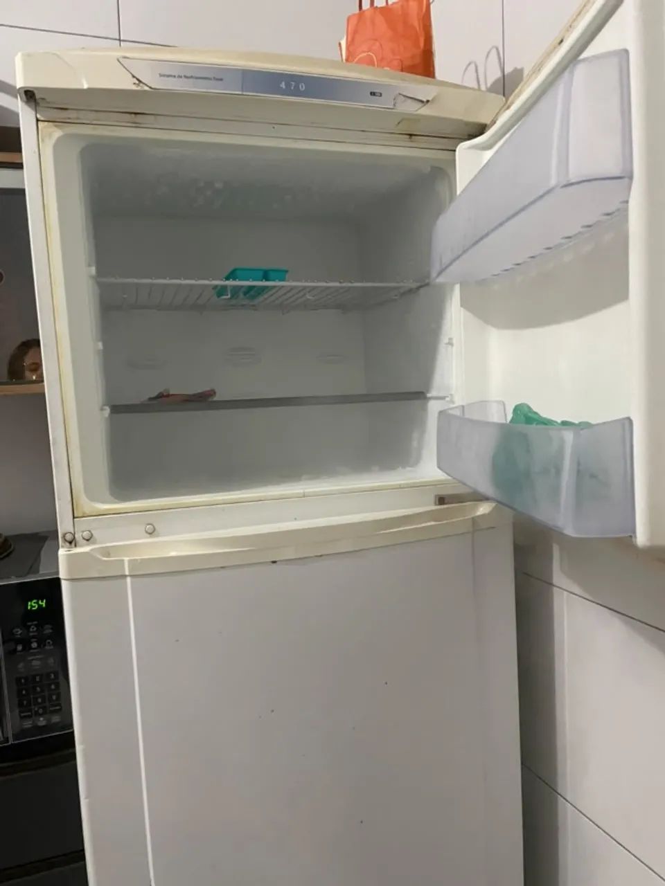 Geladeira usada funcionando normal, apenas com barulho e avarias  - Foto 3