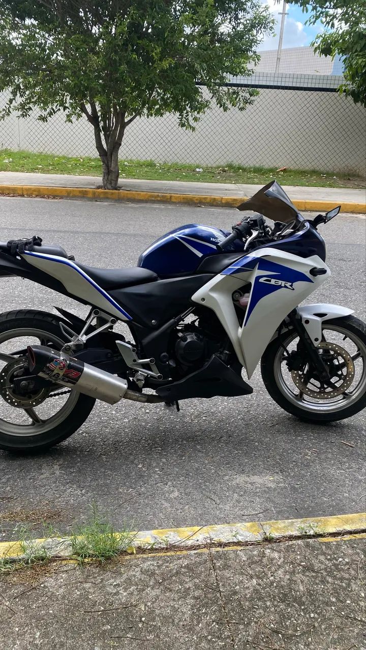 Vendo MOTO CBR 