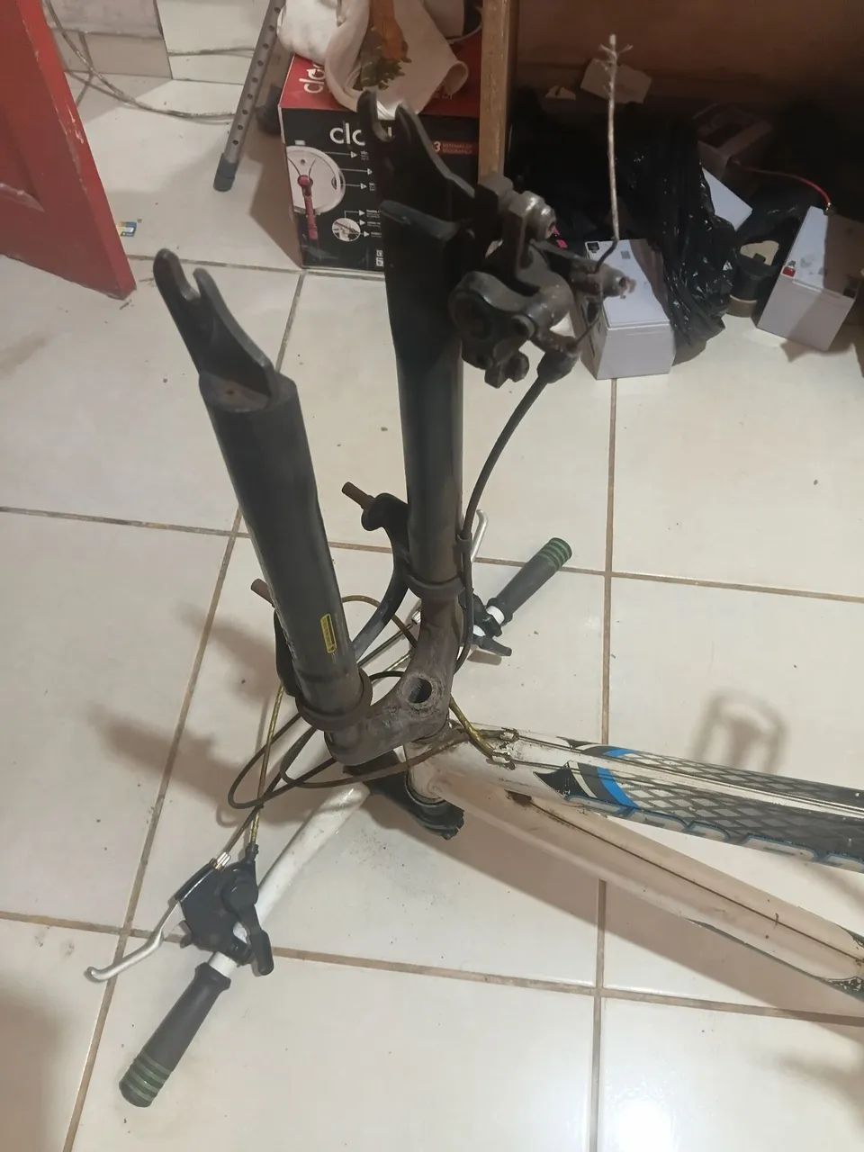 Quadro de bicicleta antigo com peças (para reformar) - Foto 4