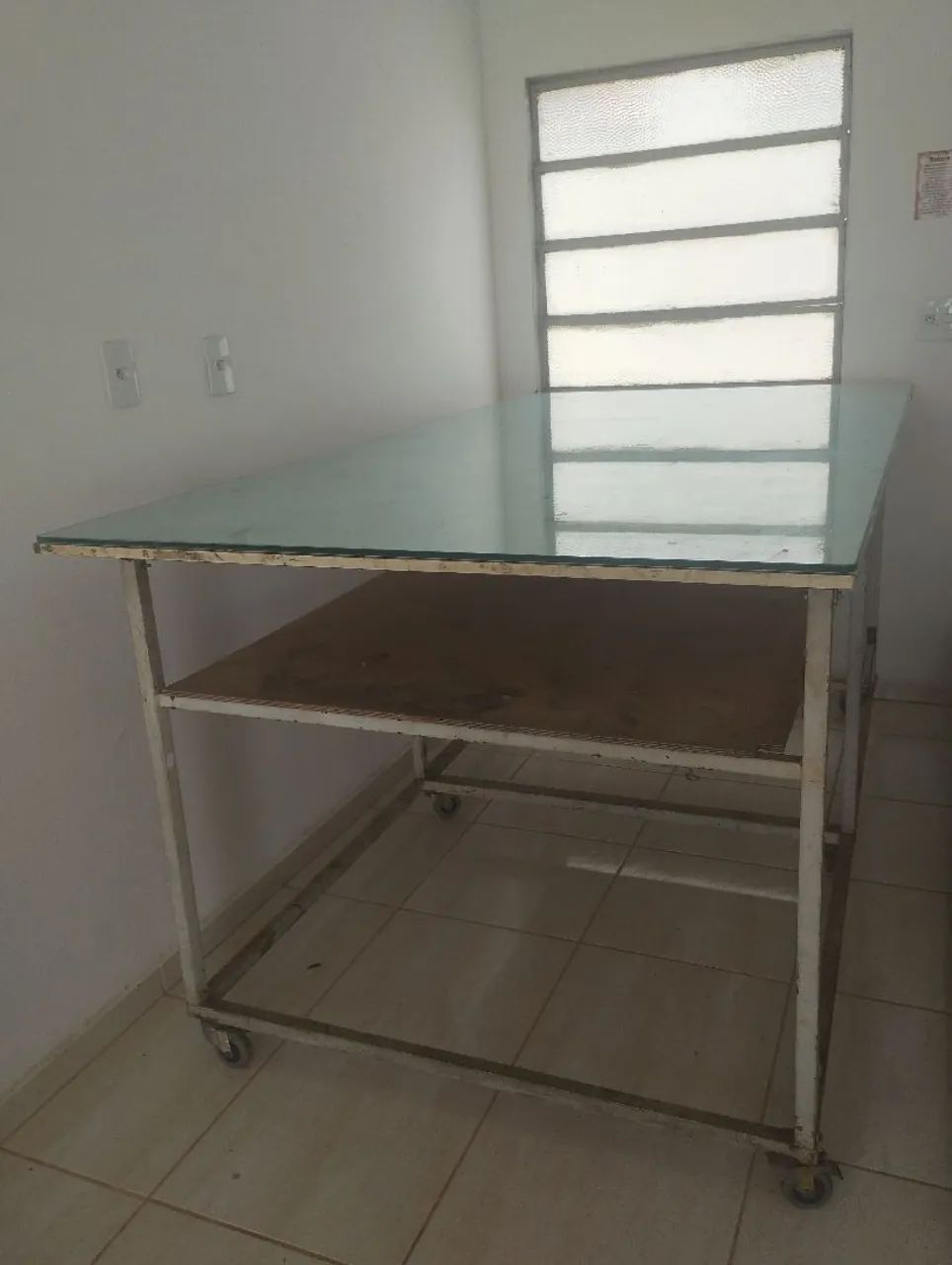 Mesa com vidro 