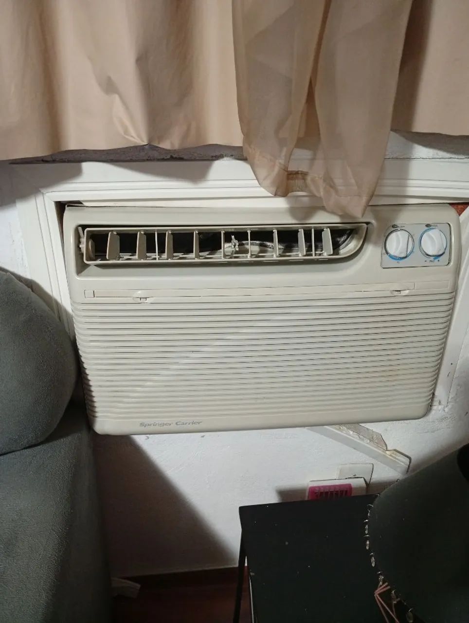 Ar condicionado Springer Carrier.