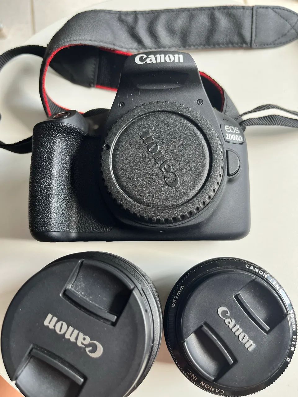 Câmera Canon EOS 2000D
