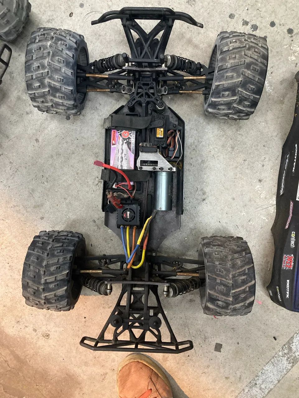 Automodelo himoto 1/8 monster truck + chassi extra  - Foto 3