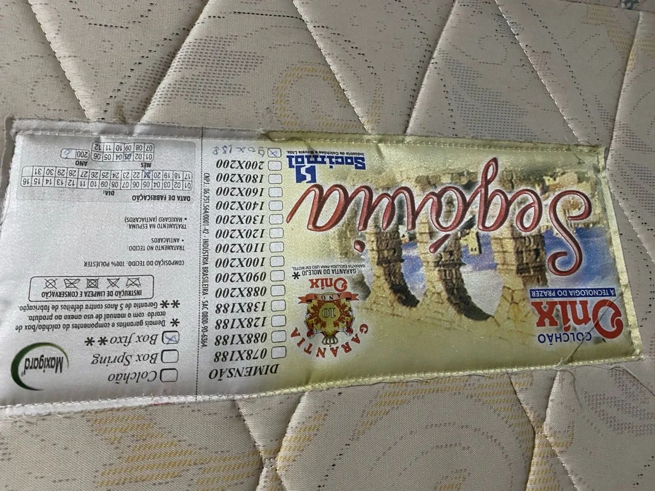 Colchão de casal grandão semi novo com molas - Foto 3