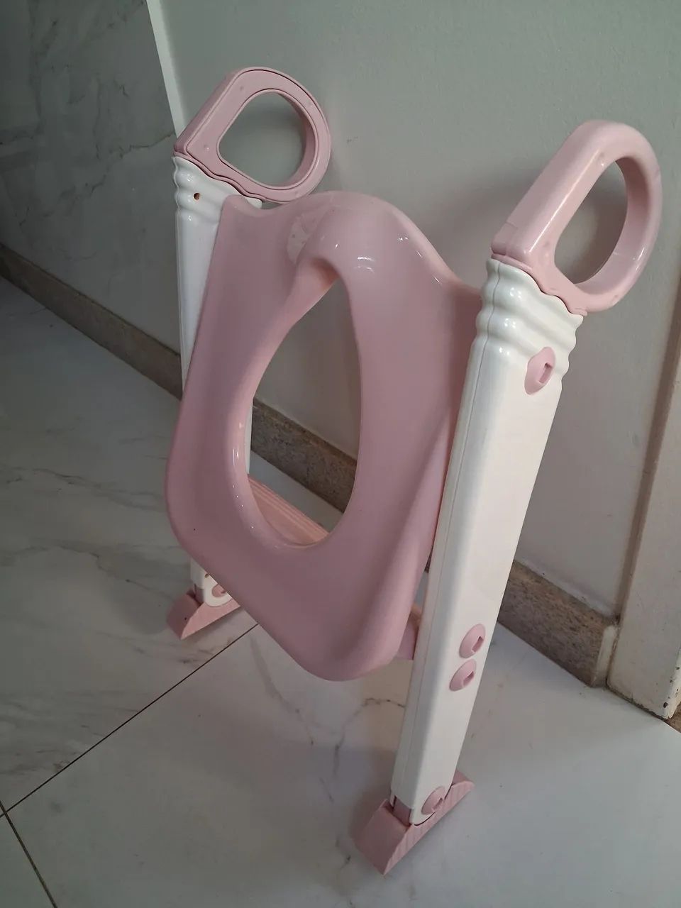 Assento Redutor Infantil com Escada Rosa - Buba. - Foto 2