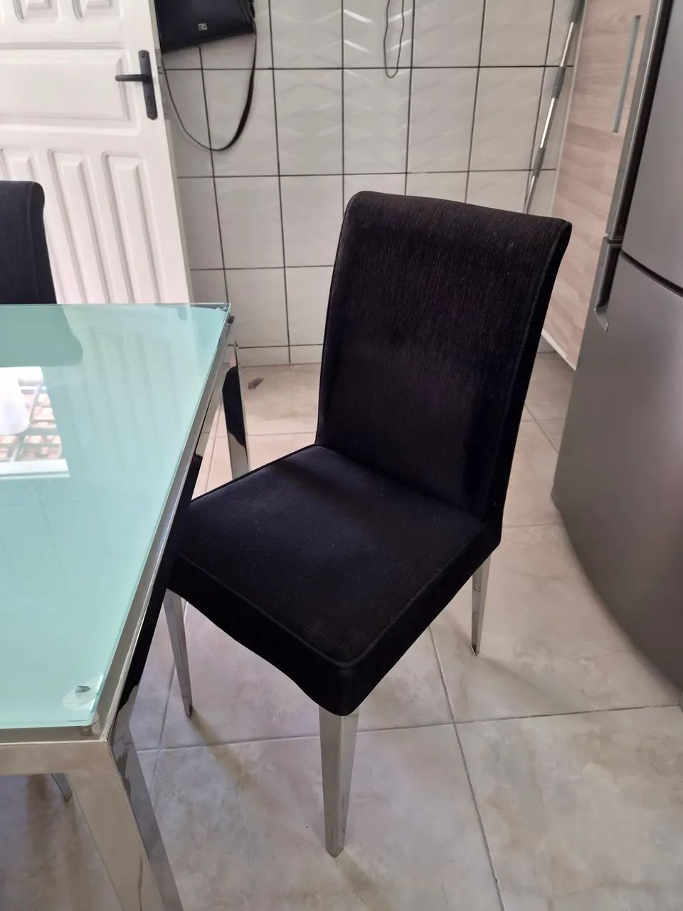 Vendo mesa tampo de vidro+ cadeiras. - Foto 5