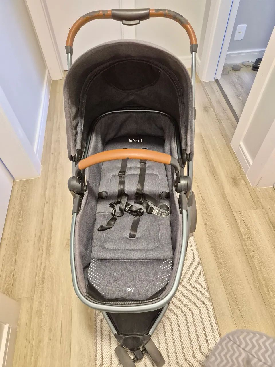 Carrinho de bebê com cadeirinha, moises e isofix  - Foto 2