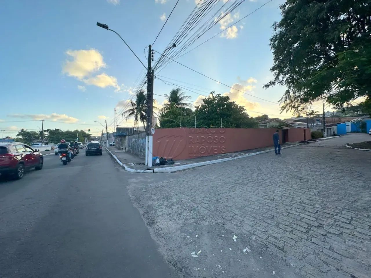 Casa de Esquina com 6 Quartos e Jardim à venda No Poço - Foto 3