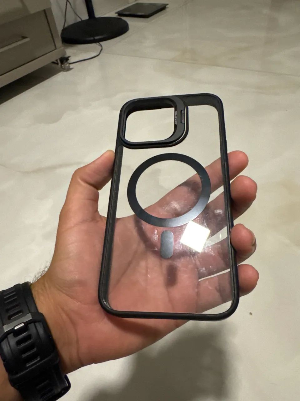 Capa iPhone 15 Pro Max preta suporte de vídeo MagSafe e proteção - Foto 4