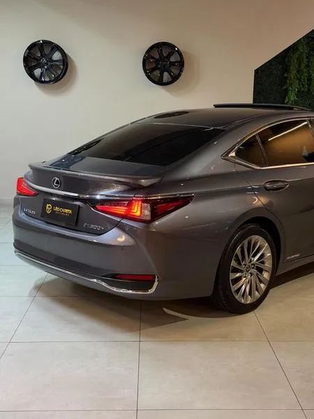 Lexus ES300h ES-300H ES300h 2.5 16V Aut. (hybrid), foto 9 de 18