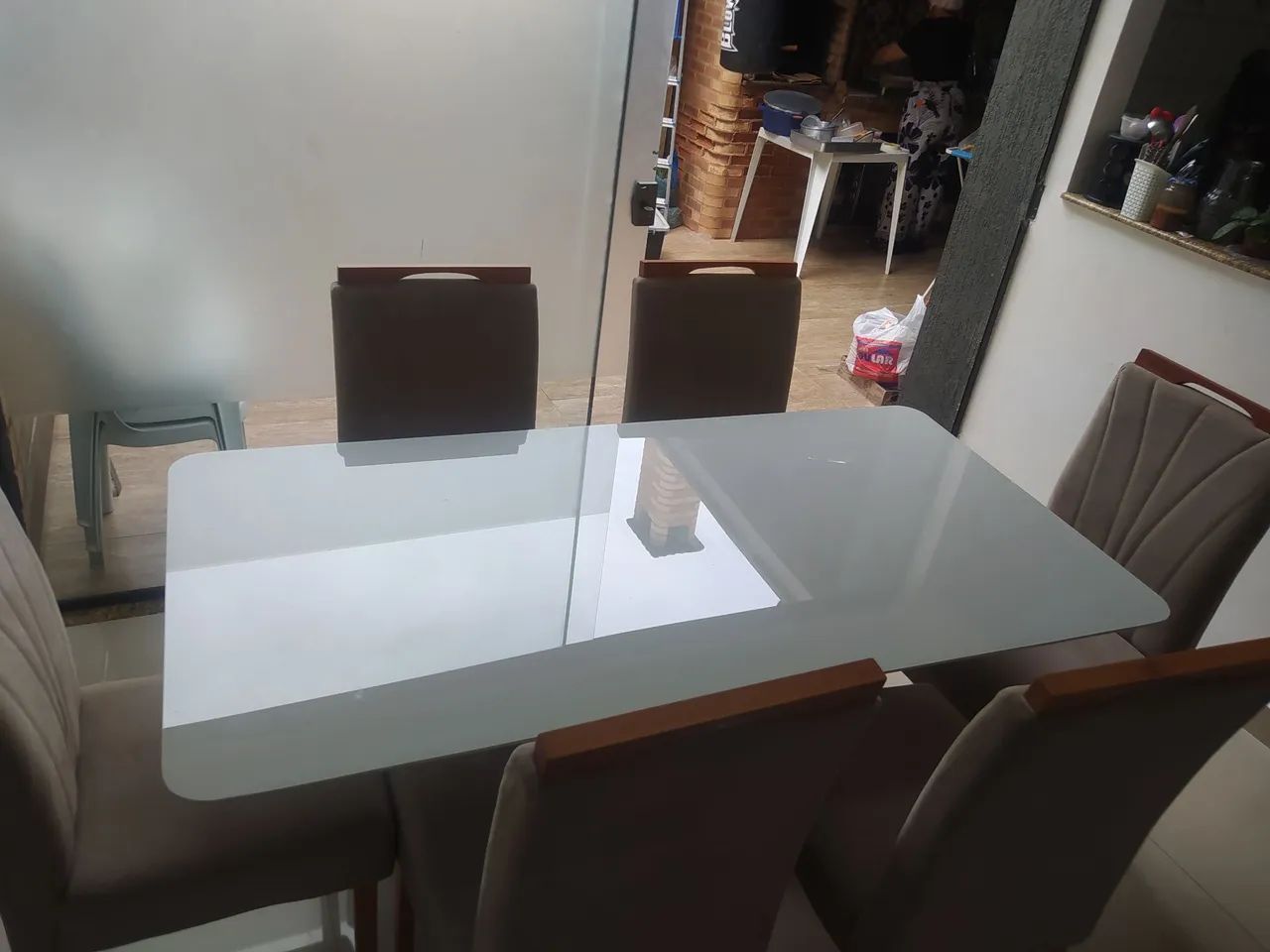 Mesa 6 cadeiras de madeira - Foto 2