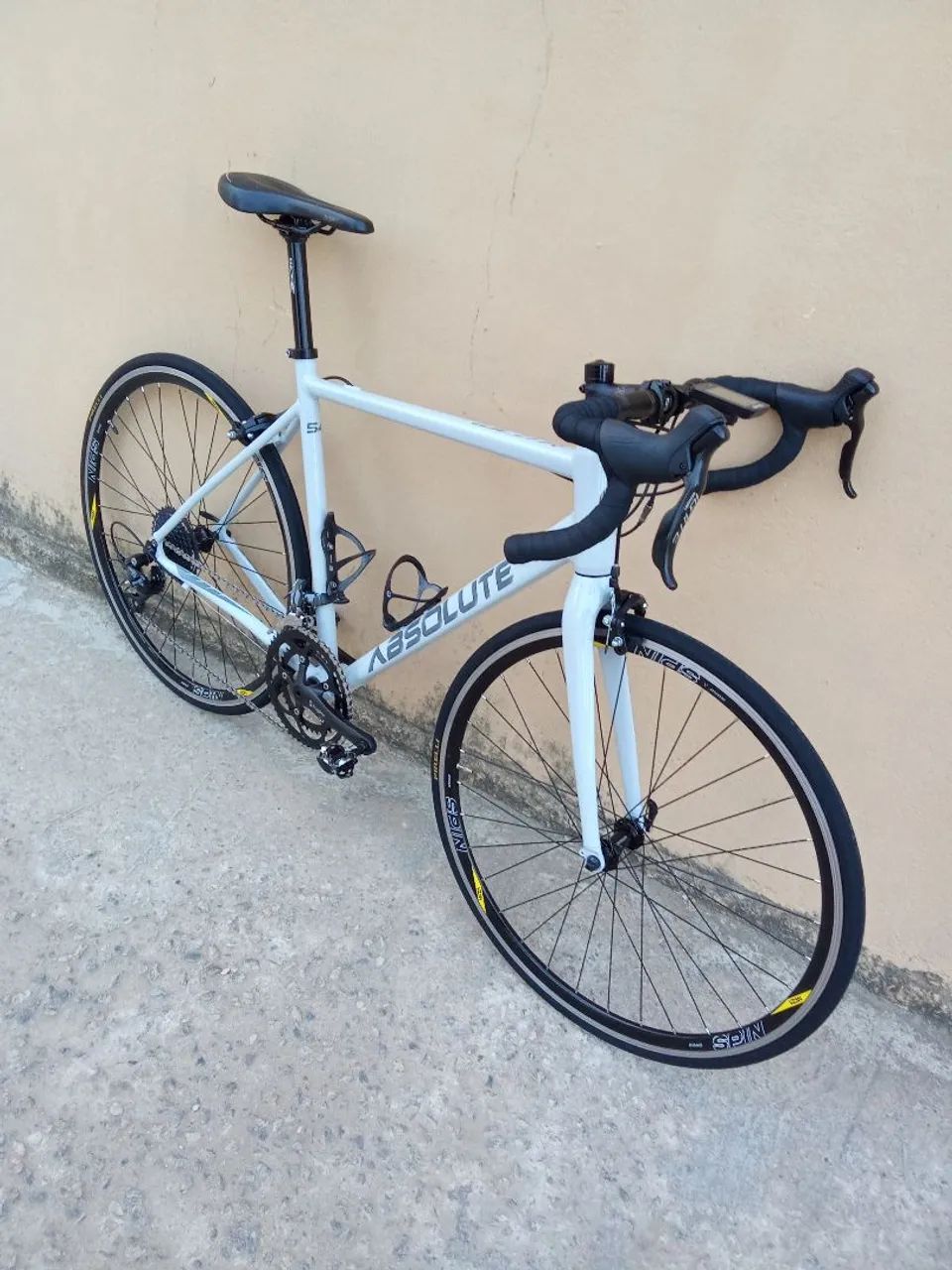 Vendo absolute wild road tamanho 54 mais detalhes da bike chama no Vendo absolute wild road tamanho 54 mais detalhes da bike chama no