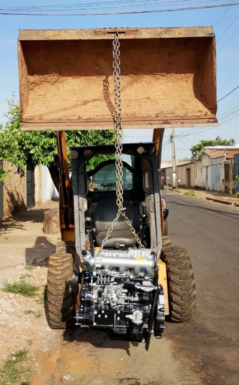 Mini Carregadeira Case SR130 com motor zero - Foto 3