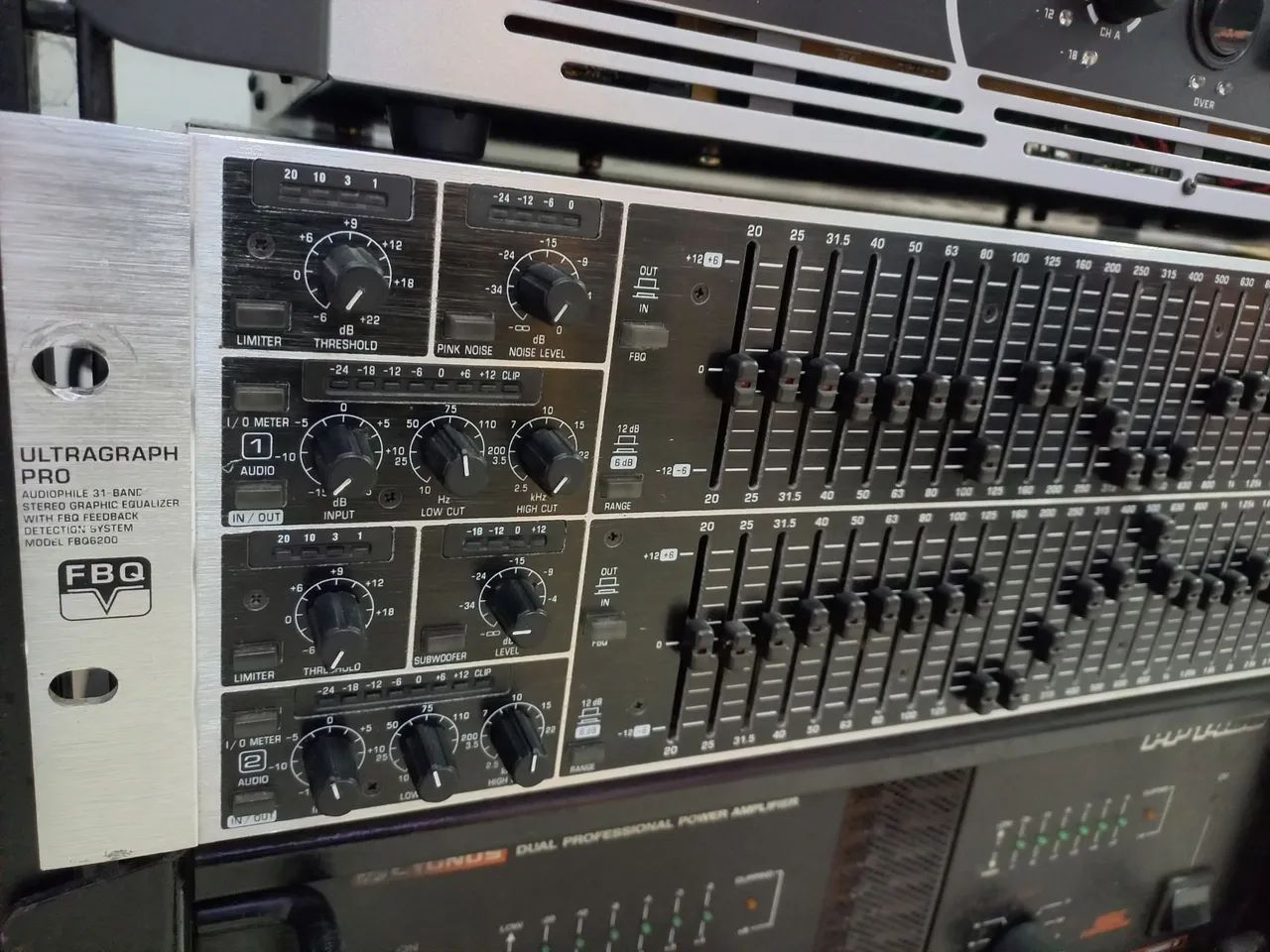 Equalizador behringer fbq6200