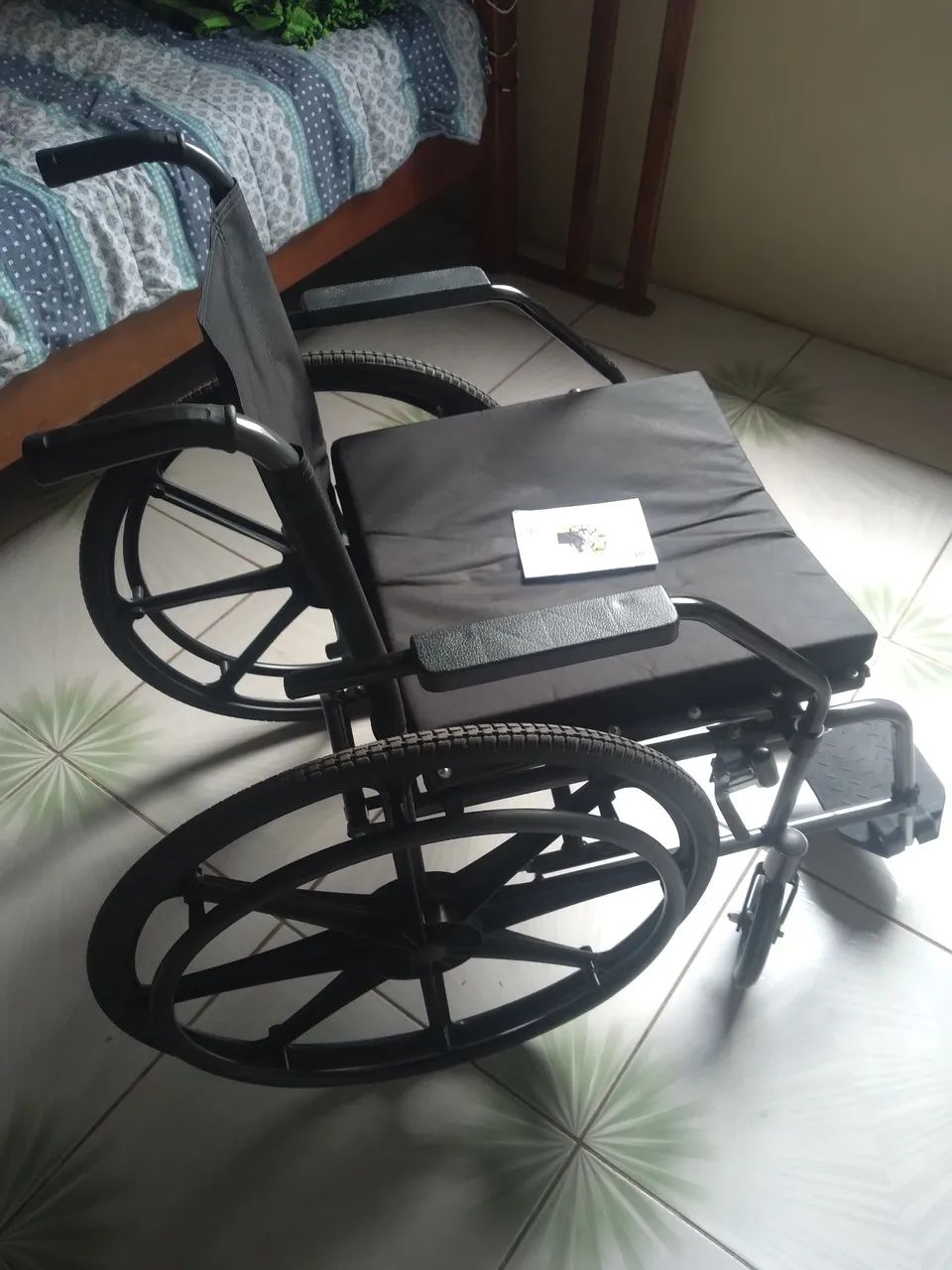 Cadeira de rodas prática antifuro . Estado de Nova. - Foto 3