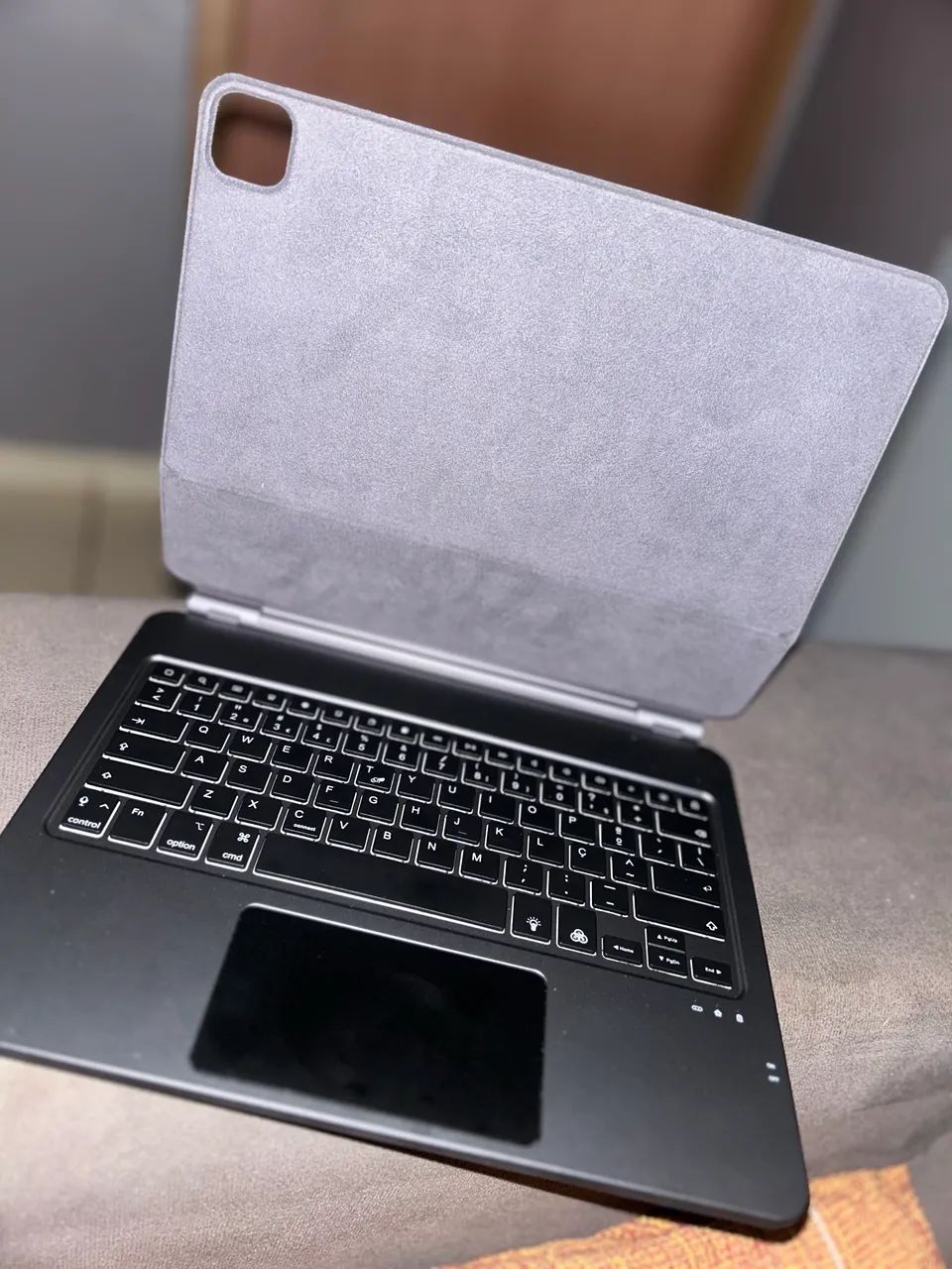 Magic Keyboard Apple Original para iPad de 13" / 12.9" (Layout PT-BR)
