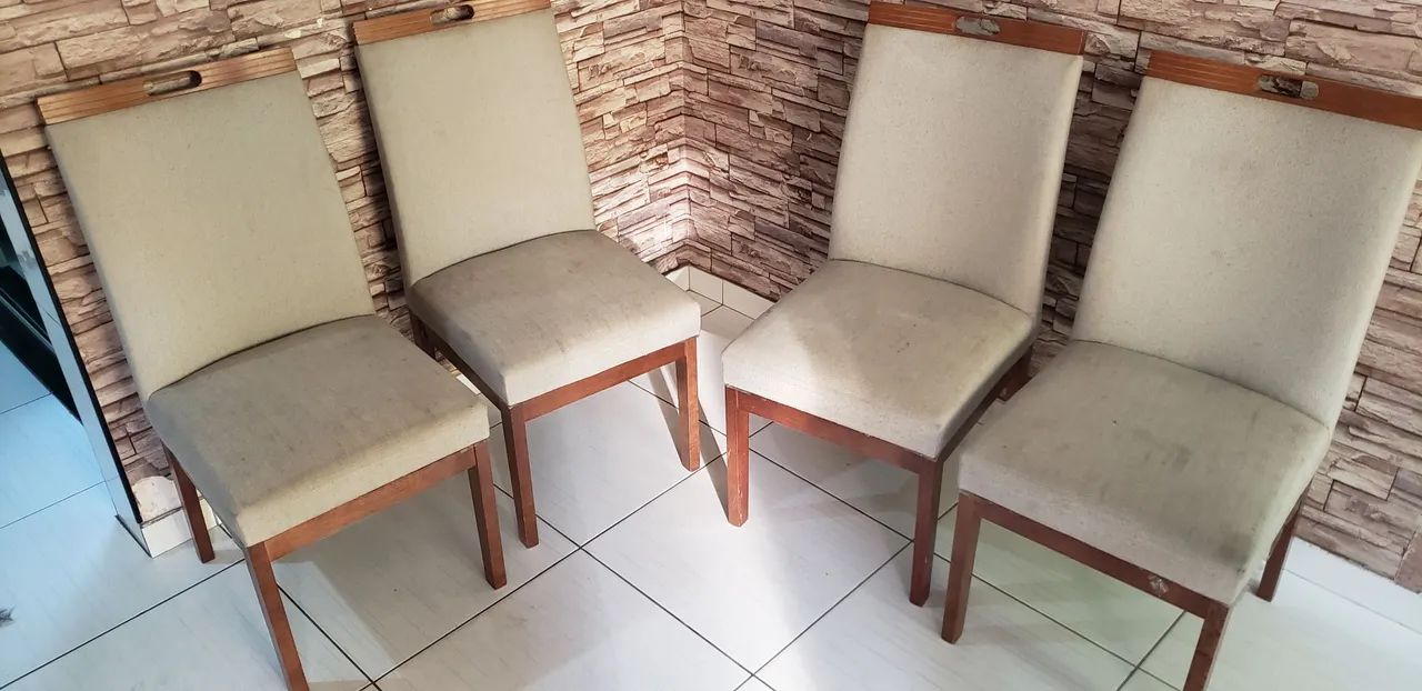 Mesa de jantar extensiva com tampo de vidro e 4 cadeiras almofadada - Foto 4