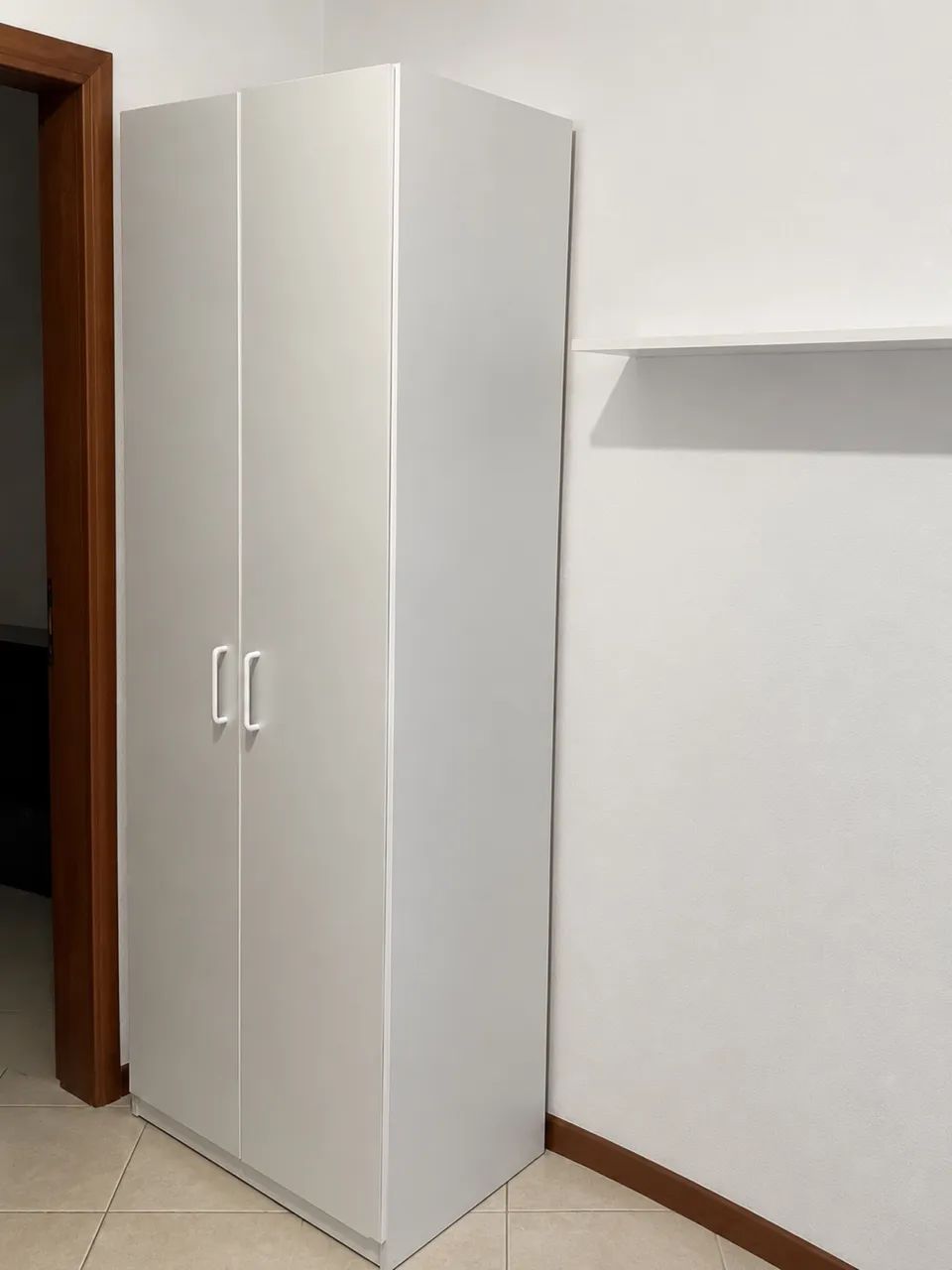 Roupeiro Tok&Stok 2 portas e 2 gavetas ótimo estado. - Foto 4