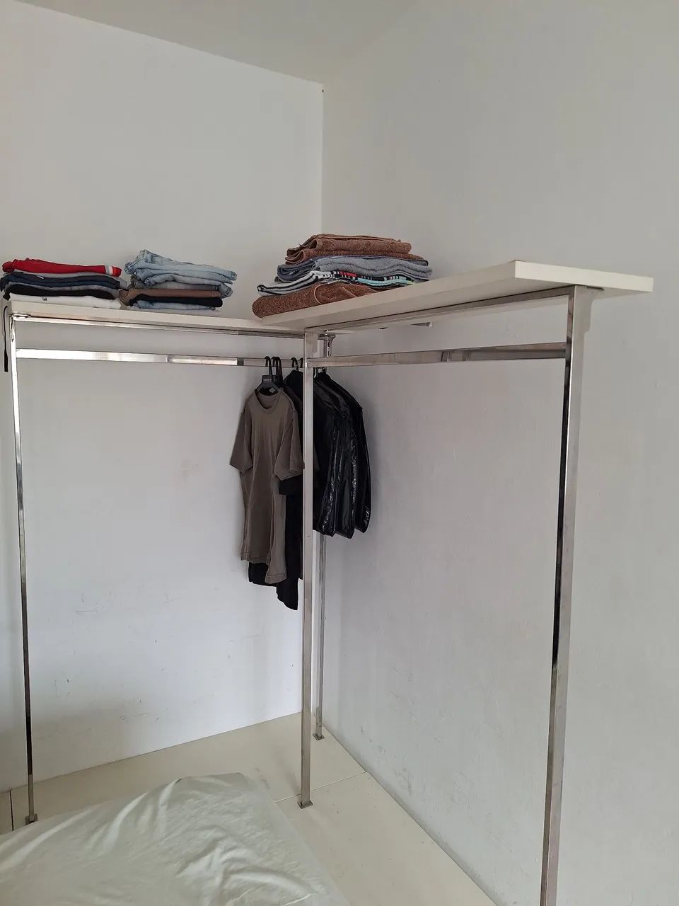 3 Araras de Roupas - Foto 3