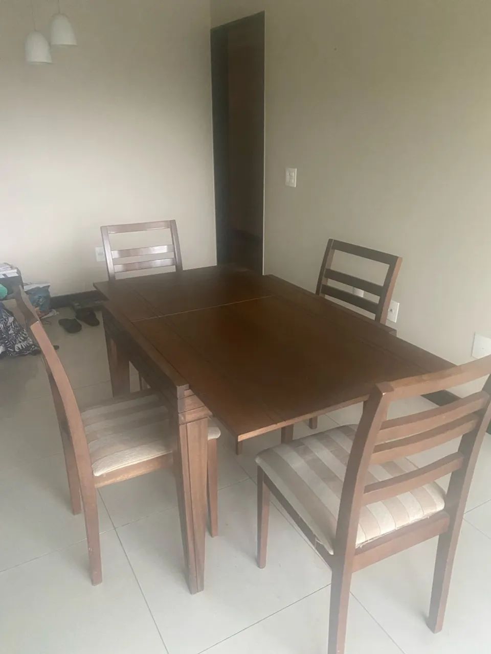 Mesa c/ 4 cadeiras  - Foto 3