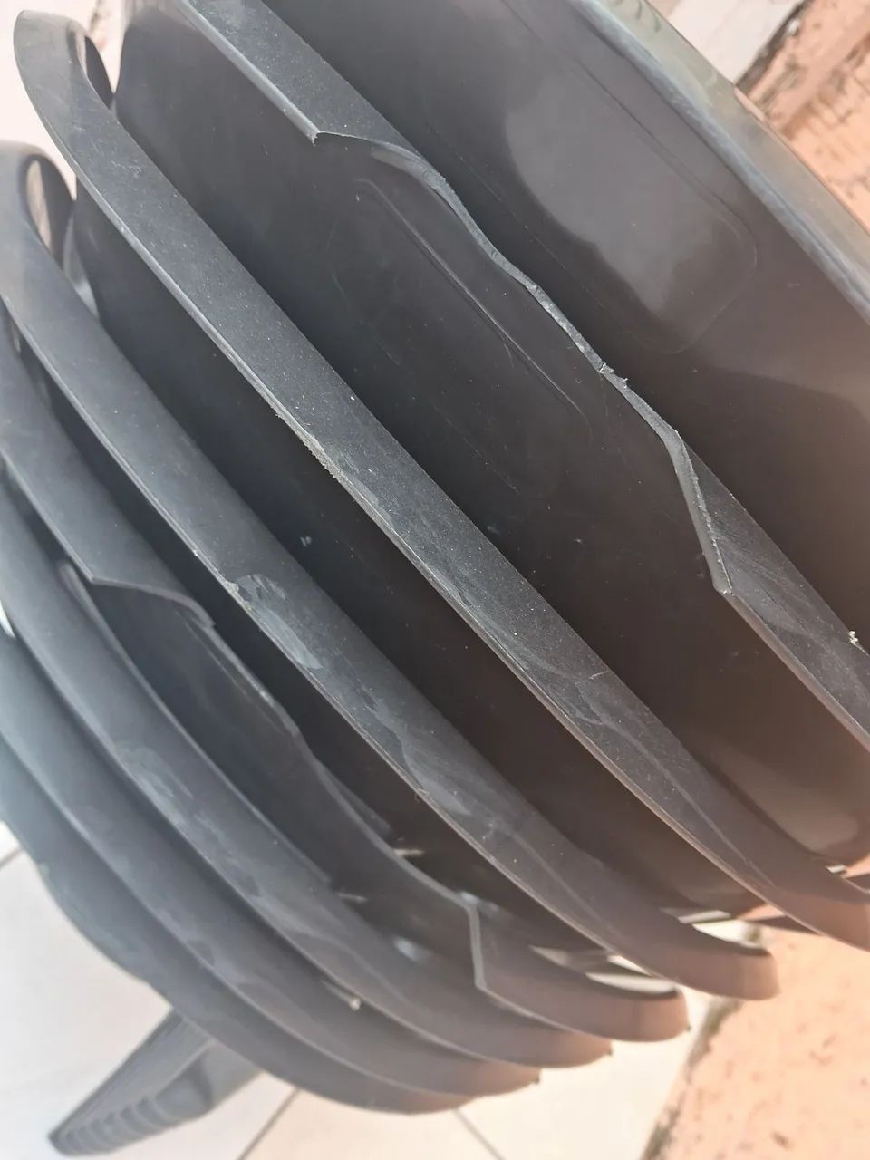 Jogo de cadeiras com mesa de plástico Arqplast preta - Foto 4