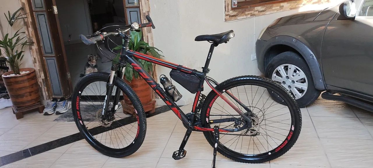 Vendo uma bicicleta 