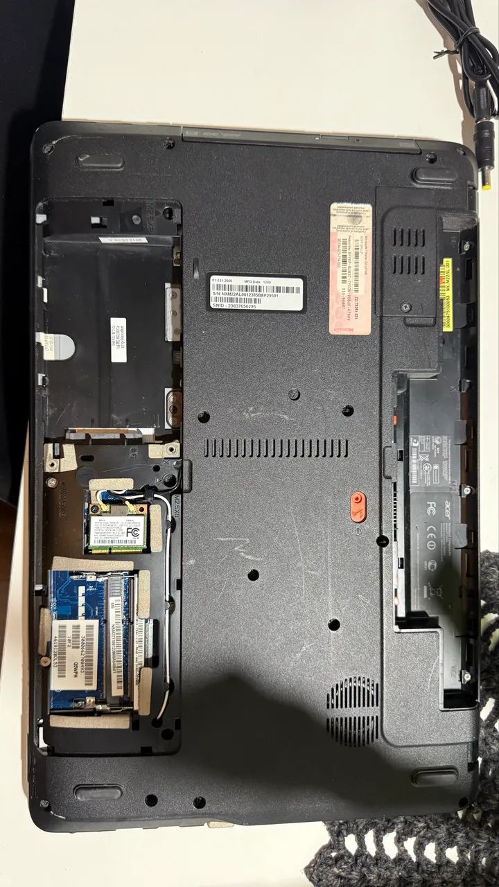 Notebook Acer Aspire E1-531-2606 PEÇAS  - Foto 3