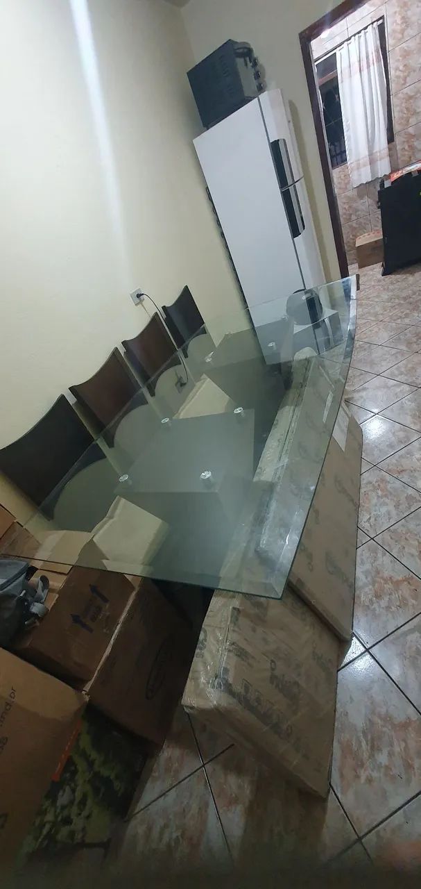 Vendo mesa 6 cadeiras e cama soteiro